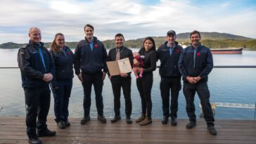 The crew presented the family with an honorary Canadian Coast Guard “Birth Certificate”.