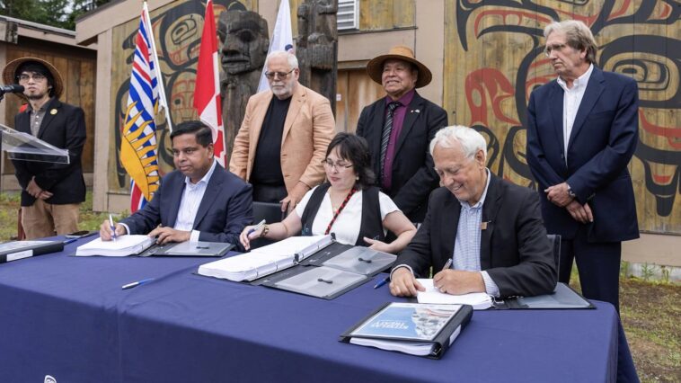 Assembled leaders and elected officials sign landmark agreement with two First Nations